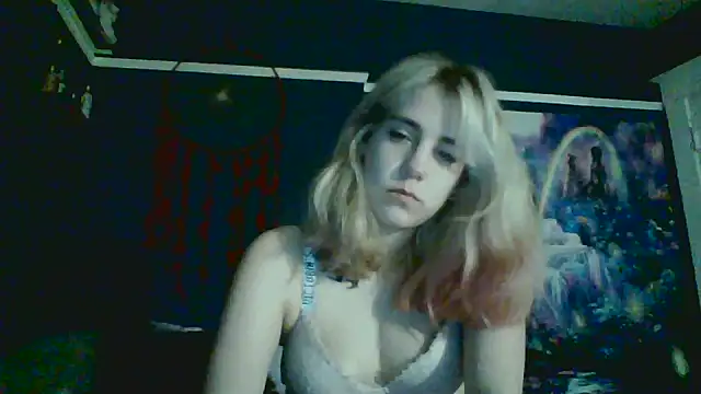 Snapshot of RubySmoke chatting on October 18, 8:28 am RubySmoke online show from October 18, 8:28 am