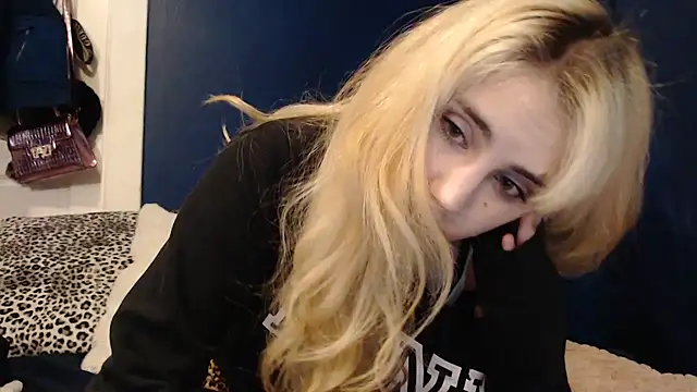 Snapshot of RubySmoke chatting on October 10, 2:27 am RubySmoke online show from October 10, 2:27 am