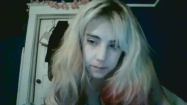 Snapshot of RubySmoke chatting on October 17, 8:28 am RubySmoke online show from October 17, 8:28 am