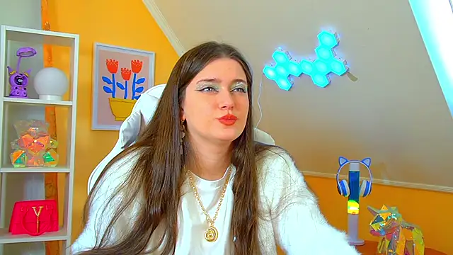 JessicaJewells online show from April 21, 6:20 am