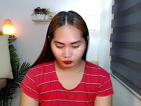 sluttyprincess0 online show from April 19, 1:38 am