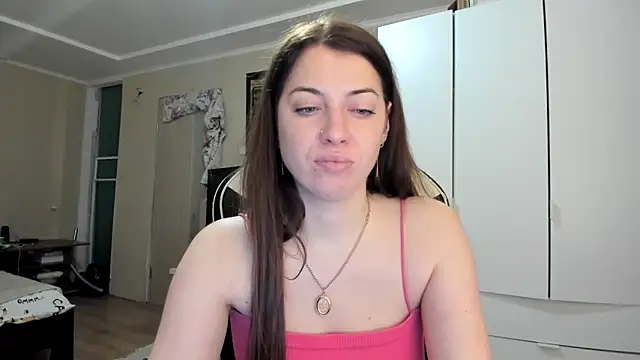 EmiLovsi online show from April 26, 8:50 pm