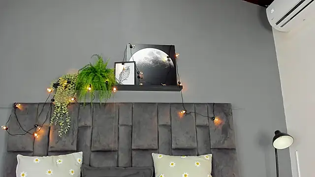 RiriiBrunette   online show from September 20, 8:29 pm