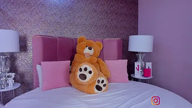 amber sparkle online show from April 27, 12:46 pm