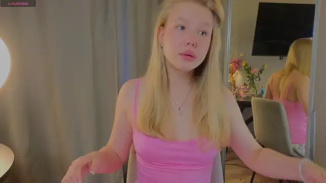 Snapshot of emilyshepar_d chatting on September 11, 2:12 am emilyshepar d online show from September 11, 2:12 am