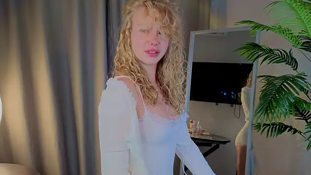 Snapshot of emilyshepar_d chatting on October 27, 2:29 am emilyshepar d online show from October 27, 2:29 am