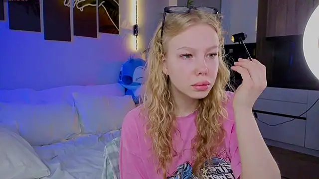 emilyshepar d online show from April 24, 1:52 am