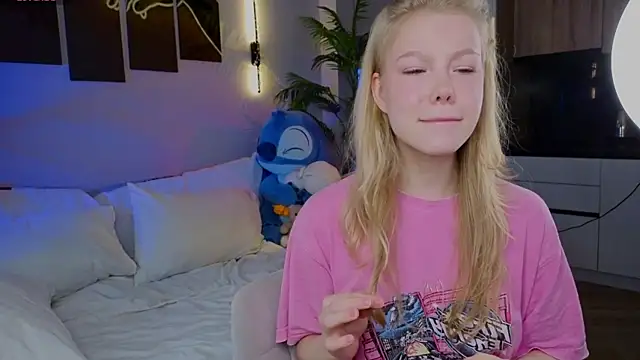 emilyshepar d online show from April 22, 2:52 am