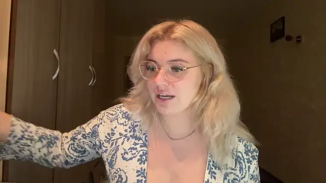 sunshinyflash online show from November 11, 5:10 pm