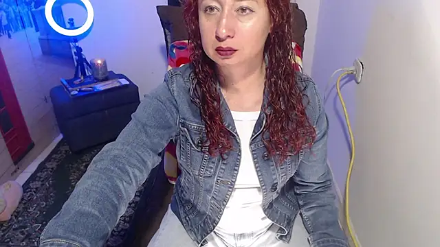Snapshot of Milf_Valeria chatting on September 16, 2:58 pm Milf Valeria online show from September 16, 2:58 pm