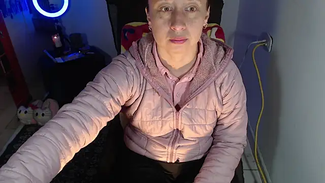 Snapshot of Milf_Valeria chatting on September 30, 4:01 pm Milf Valeria online show from September 30, 4:01 pm