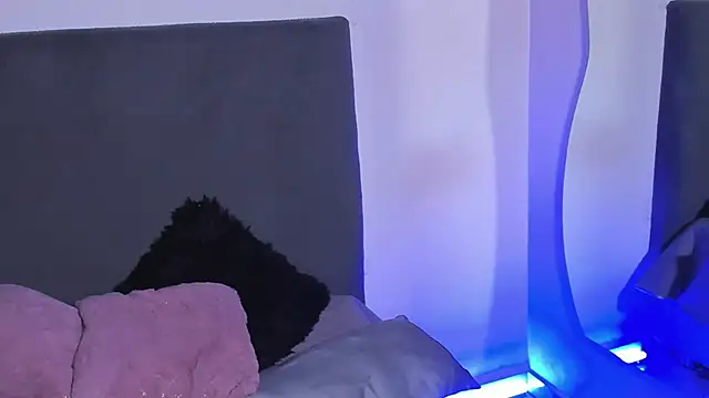 saramikaelson online show from March 27, 11:16 pm