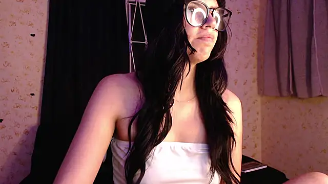 9Sophie Rosse online show from June 6, 2:40 am