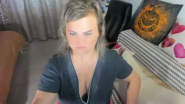 Snapshot of MildMature chatting on September 28, 3:46 am MildMature online show from September 28, 3:46 am