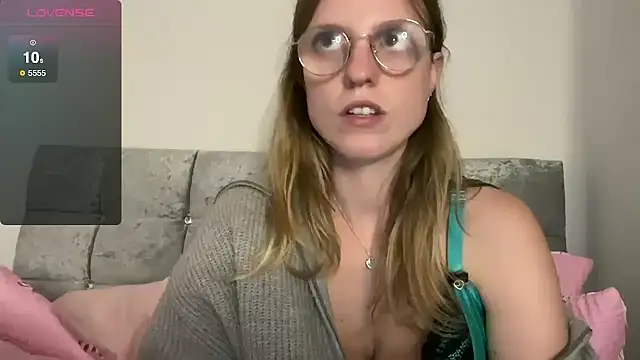 BustyKellyXXX online show from November 15, 7:04 pm