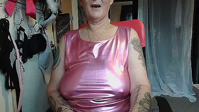 Snapshot of Mistress-Ivy51 chatting on October 20, 7:44 am Mistress-Ivy51 online show from October 20, 7:44 am
