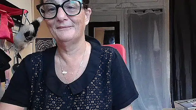 Snapshot of Mistress-Ivy51 chatting on October 19, 7:43 am Mistress-Ivy51 online show from October 19, 7:43 am