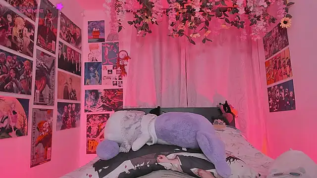 FluffyMelons online show from April 22, 11:35 pm