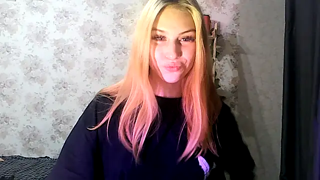 Snapshot of ClaireLaSweet chatting on October 20, 9:34 am ClaireLaSweet online show from October 20, 9:34 am