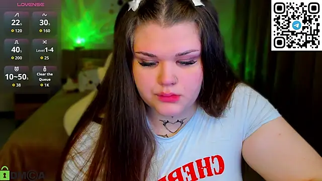 Snapshot of elle_one chatting on October 7, 3:11 am elle one online show from October 7, 3:11 am