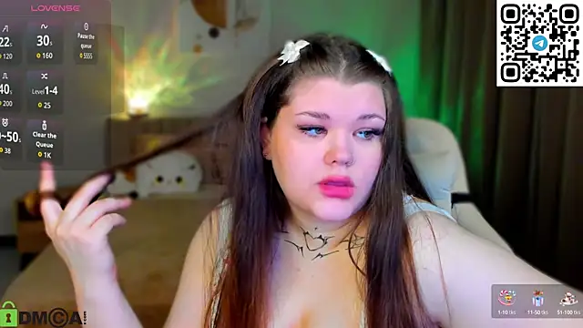 Snapshot of elle_one chatting on October 2, 3:44 am elle one online show from October 2, 3:44 am