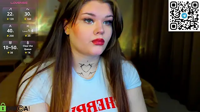 Snapshot of elle_one chatting on October 6, 3:01 am elle one online show from October 6, 3:01 am
