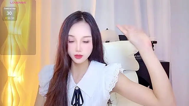 Aiyi909- online show from July 13, 2:40 pm