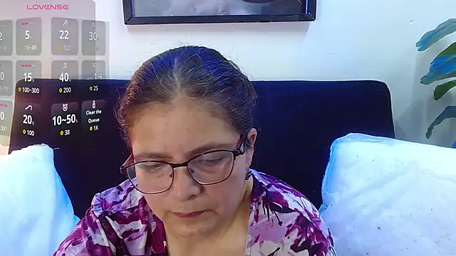 Snapshot of Linda_banks_ chatting on September 23, 1:48 am Linda banks online show from September 23, 1:48 am