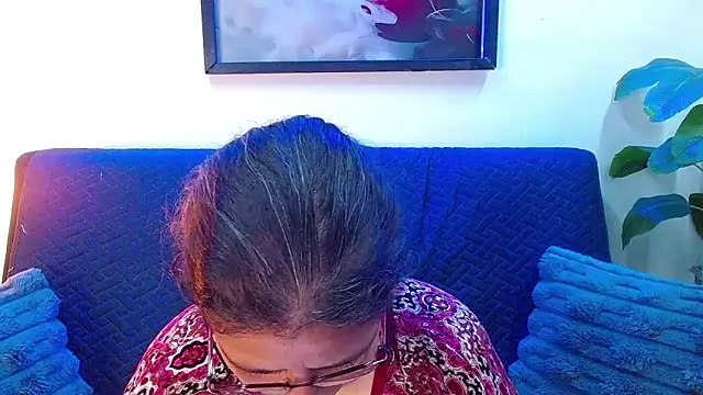 Snapshot of Linda_banks_ chatting on October 2, 1:32 am Linda banks online show from October 2, 1:32 am