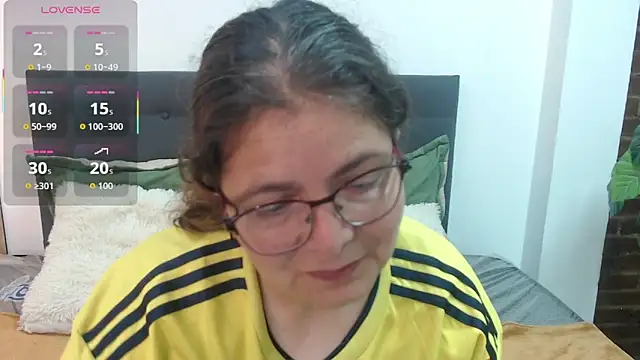 Snapshot of Linda_banks_ chatting on October 15, 1:19 am Linda banks online show from October 15, 1:19 am
