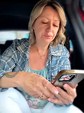 Milena-MilfaXXX online show from April 10, 4:07 am