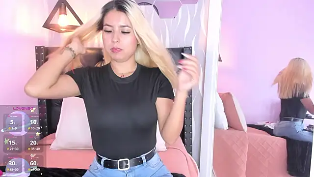 lucia-cute online show from April 22, 7:11 pm