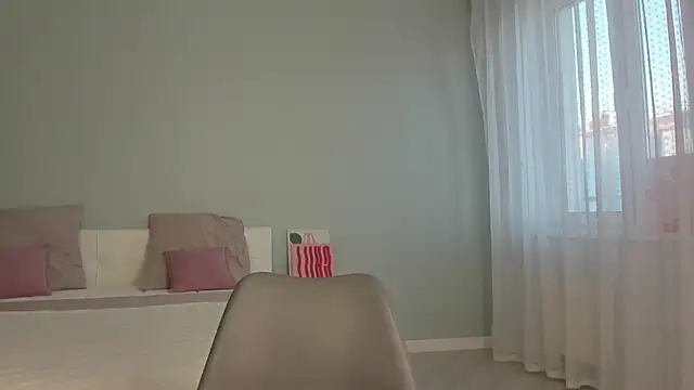 Snapshot of flooora_0 chatting on October 18, 12:46 am flooora 0 online show from October 18, 12:46 am