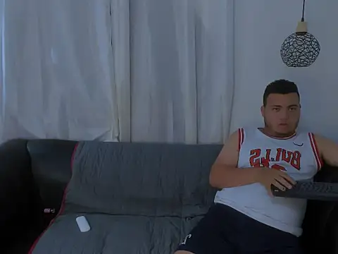 nahomy ryans online show from November 7, 7:03 am