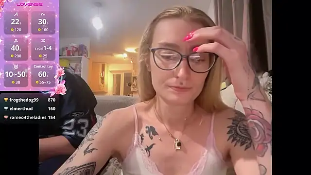 harleyblair online show from April 23, 10:01 pm