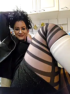 ShineBright88 online show from April 25, 9:23 pm