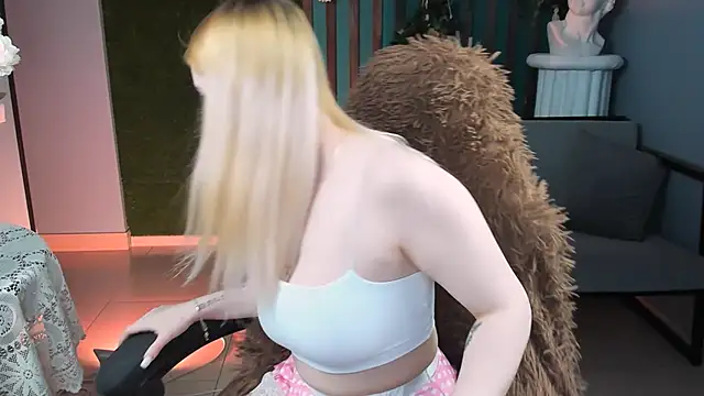 Stef Nicks online show from April 23, 9:17 am