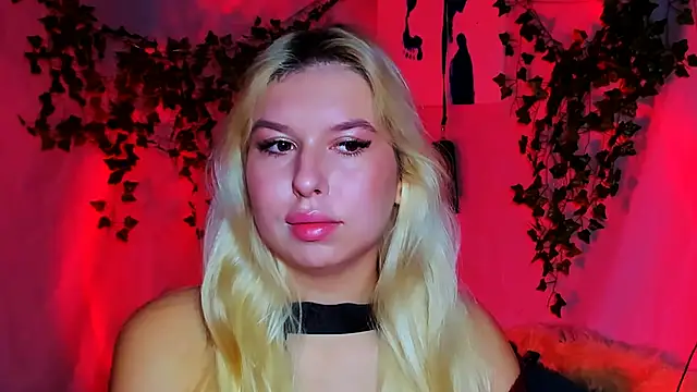 ChloeRicc online show from November 24, 11:01 am