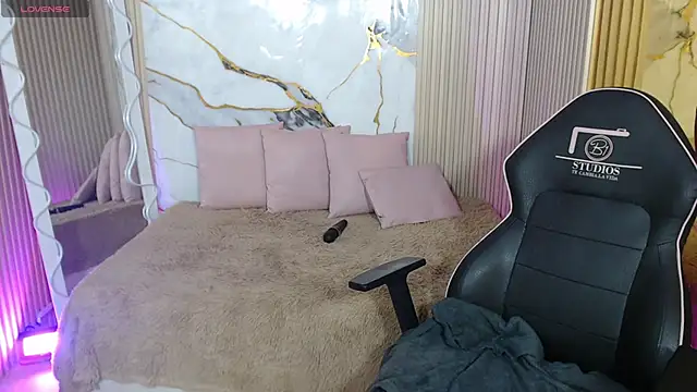 Lexy tay online show from April 25, 1:41 pm