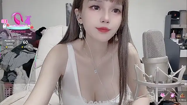 twlilybae online show from June 8, 11:26 pm