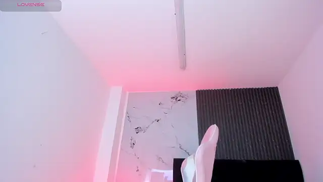 chloesagee online show from April 14, 11:49 pm