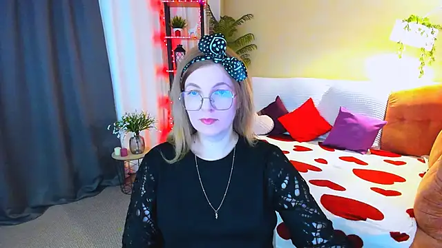 YourUniverser online show from April 19, 11:10 am