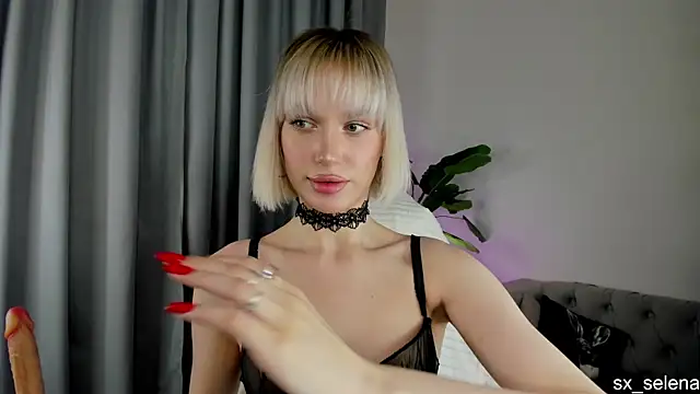 Ice Strawberry online show from April 26, 3:04 am