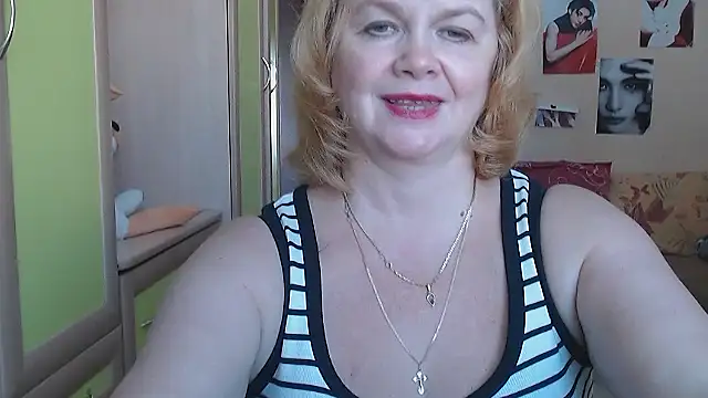 Snapshot of LilyHotlens chatting on October 1, 8:19 am LilyHotlens online show from October 1, 8:19 am