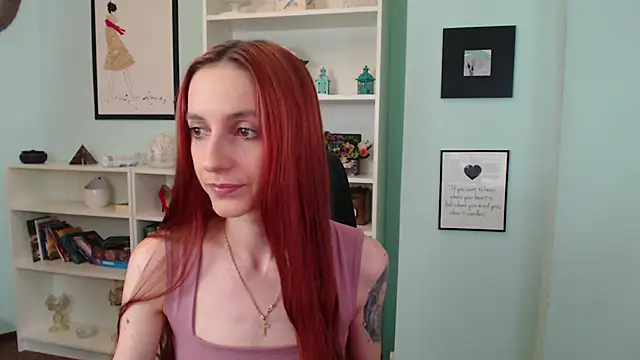 Julia Jae online show from October 28, 6:30 am