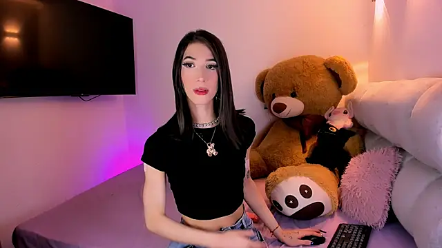 fhalon foxxxys  online show from April 24, 7:00 am