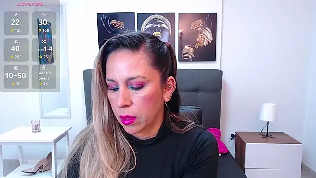 Snapshot of DianaPearls chatting on September 23, 10:46 am DianaPearls online show from September 23, 10:46 am