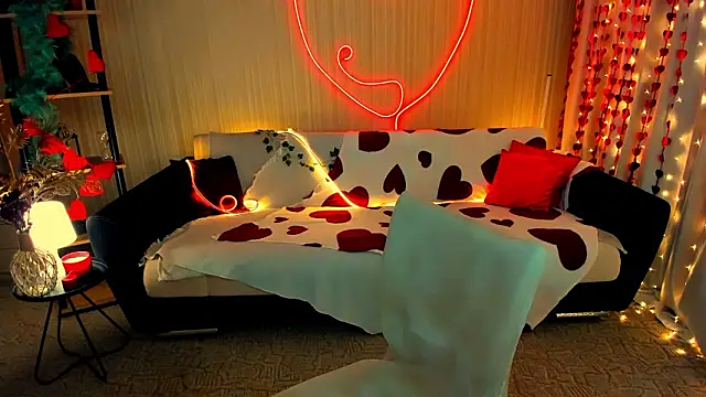 CrystaalStaar online show from February 24, 8:40 pm