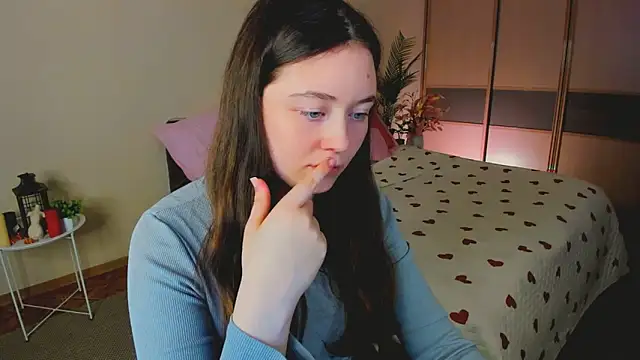 AlluringLookk online show from April 22, 4:48 pm