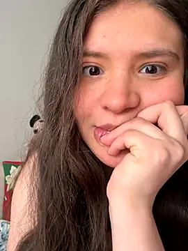 Emilyybennet  online show from November 18, 9:27 pm